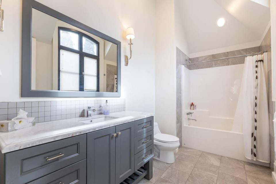 Shower, Toilet, Bathroom, Bath