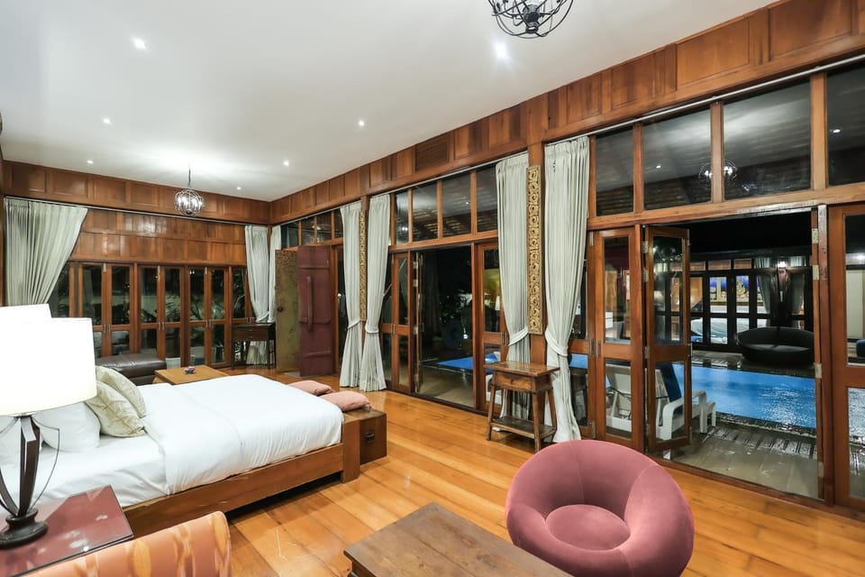 Bedroom, Pool view, Swimming pool