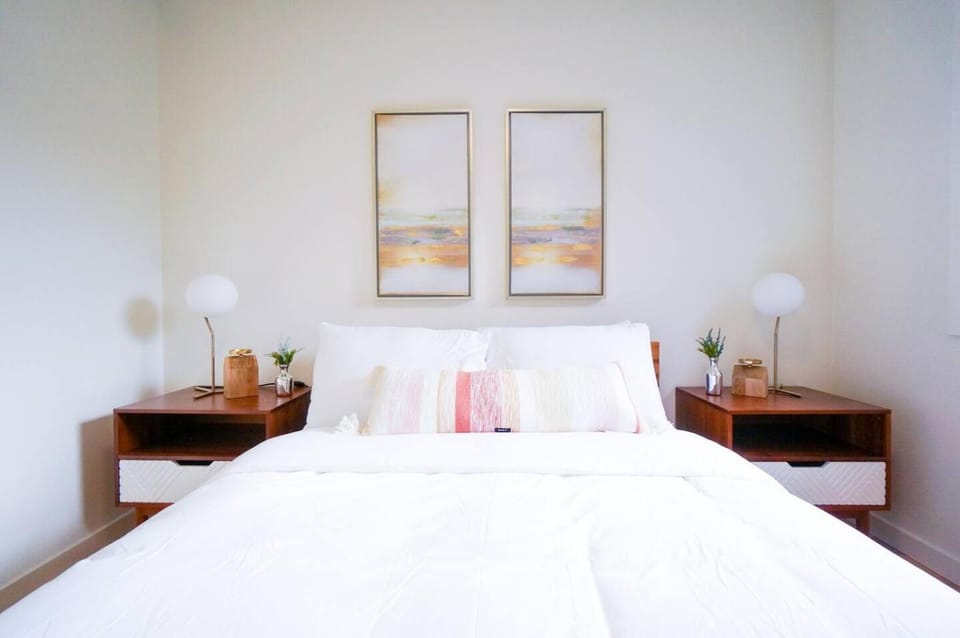 Light-filled Modern Farmhouse near Cap Hill wYard House in Seattle