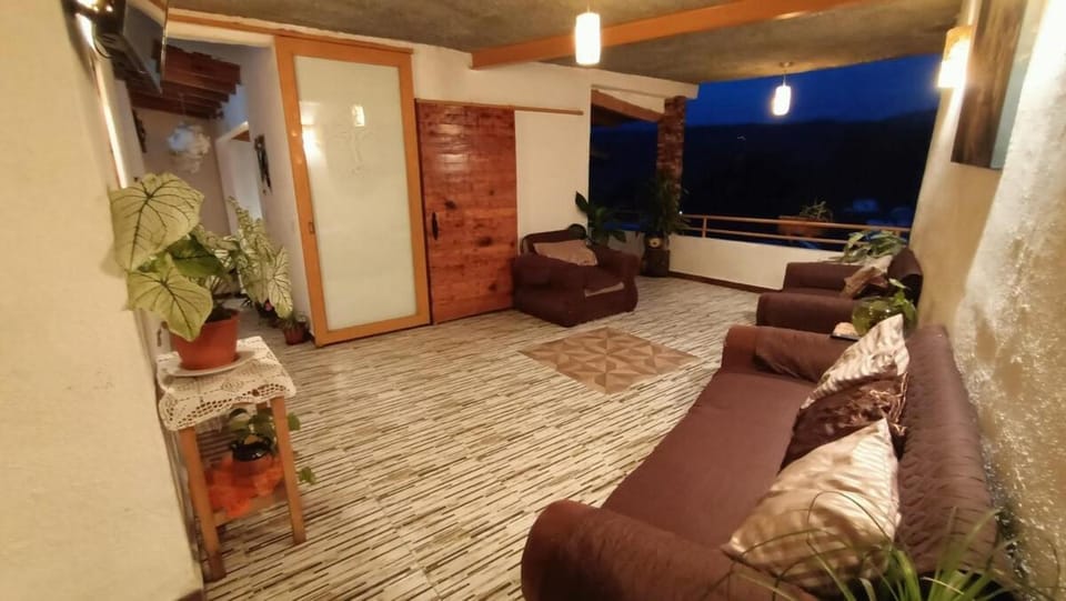 Casa yuyu House in Valle de Bravo