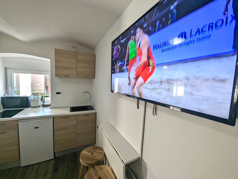 TV and multimedia, Kitchen or kitchenette
