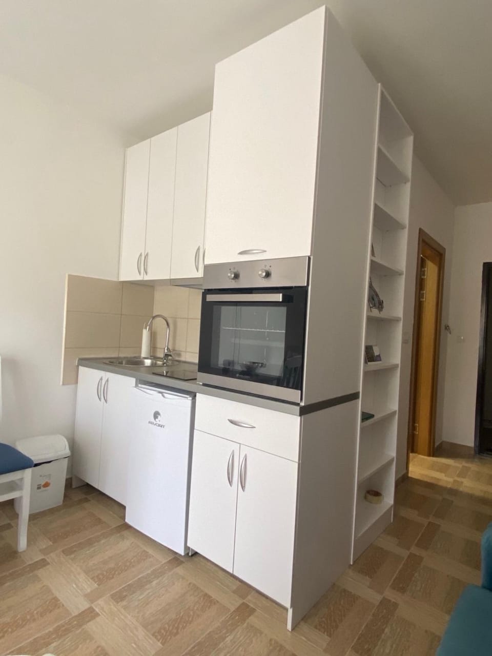 Kitchen or kitchenette, oven, stove