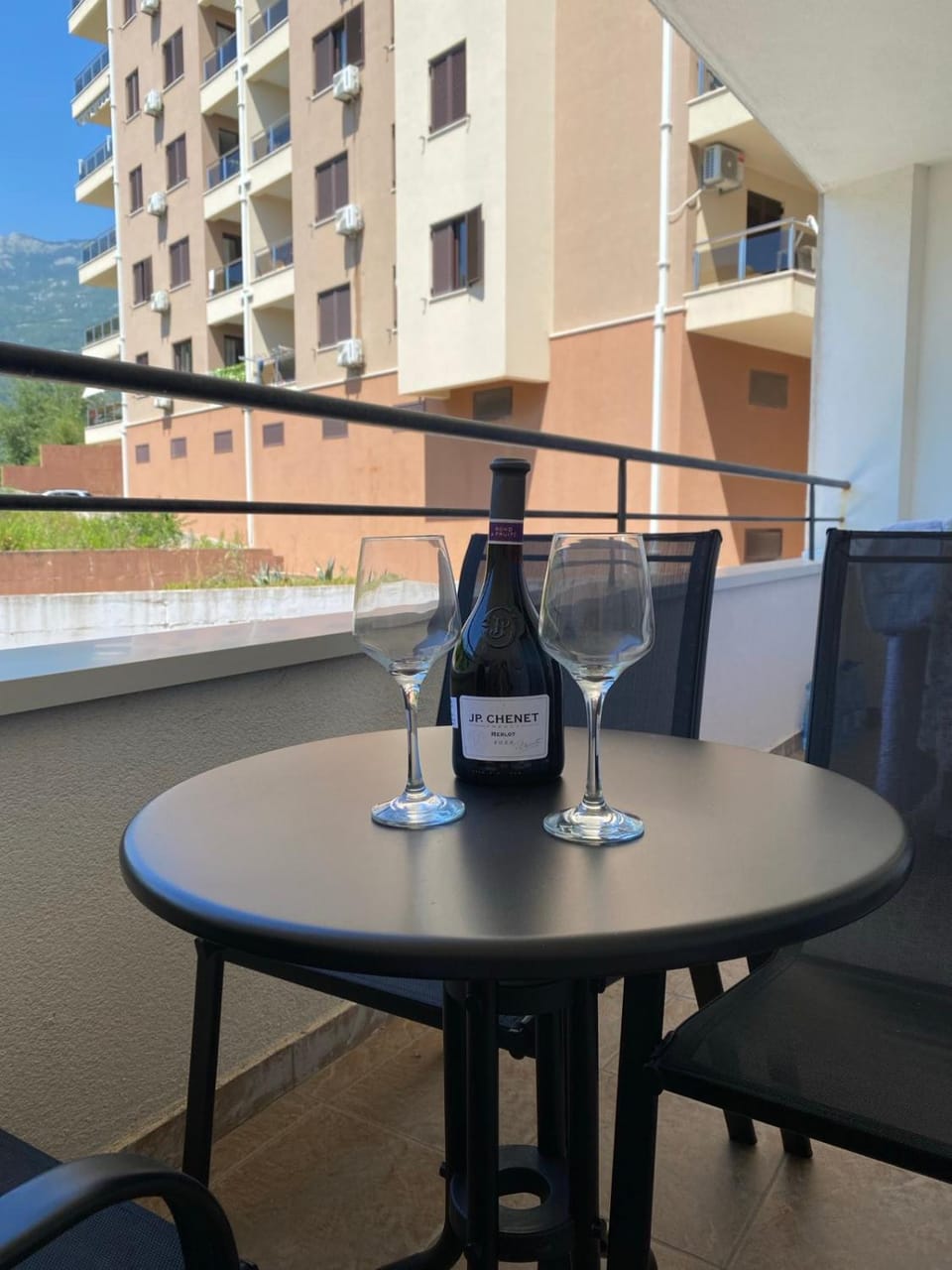 Patio, Day, View (from property/room), Balcony/Terrace, Seating area, Drinks, Alcoholic drinks