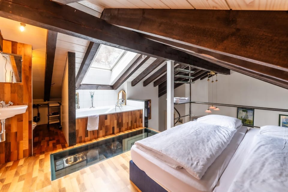 Bed, Photo of the whole room, Bedroom, towels