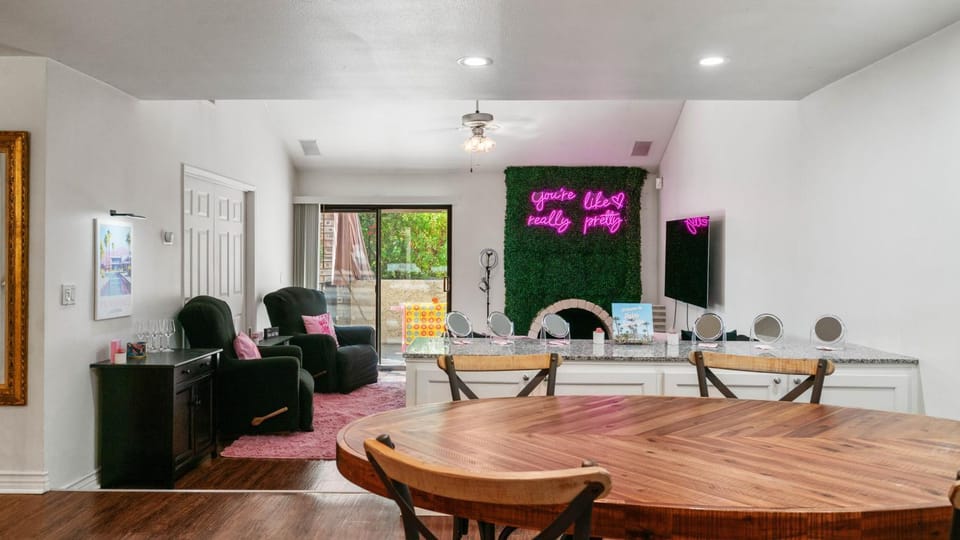 Girls Trip With Pool ,Hot Tub, Games, Tennis Court Apartment hotel in Cathedral City