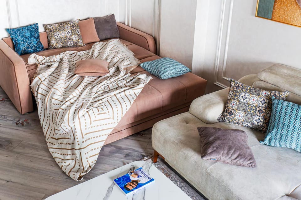 Bed, TV and multimedia, Living room, Seating area