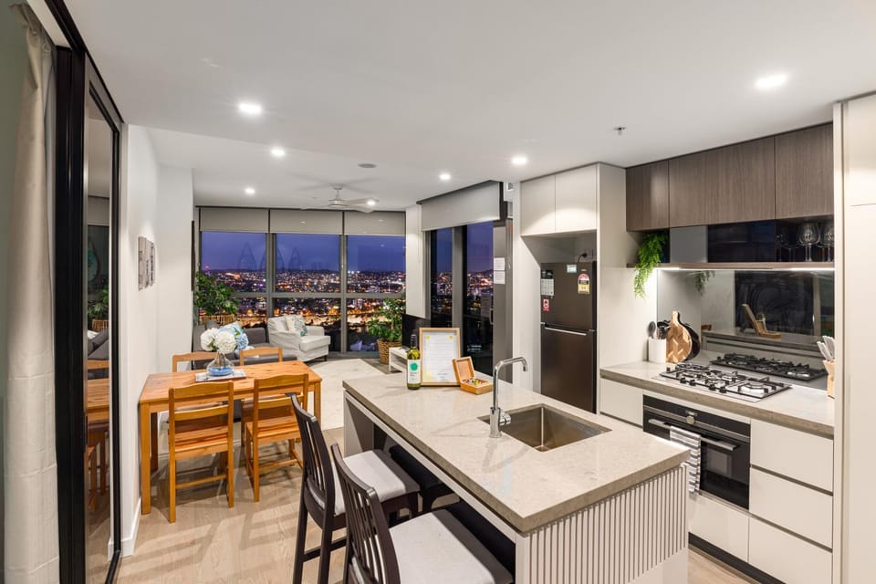 Living room, City view, River view, kitchen