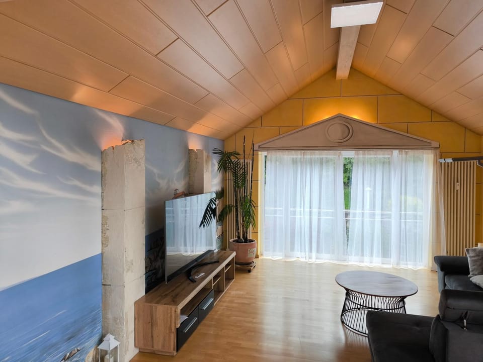 Communal lounge/ TV room