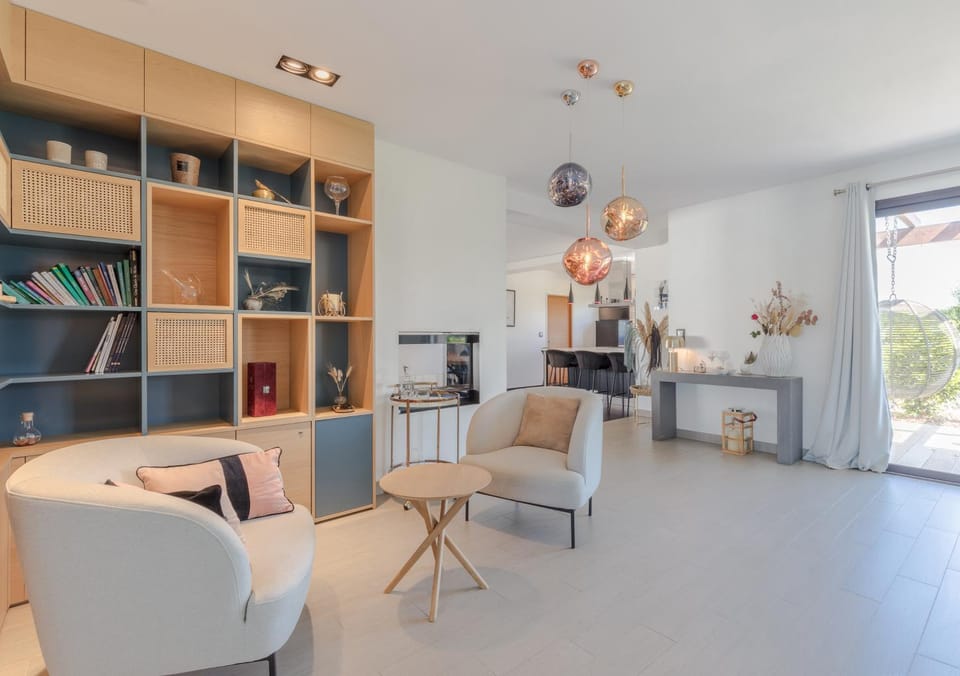 Library, Living room