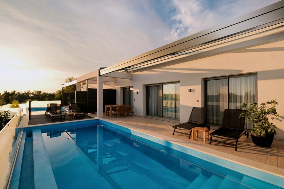 Property building, Swimming pool