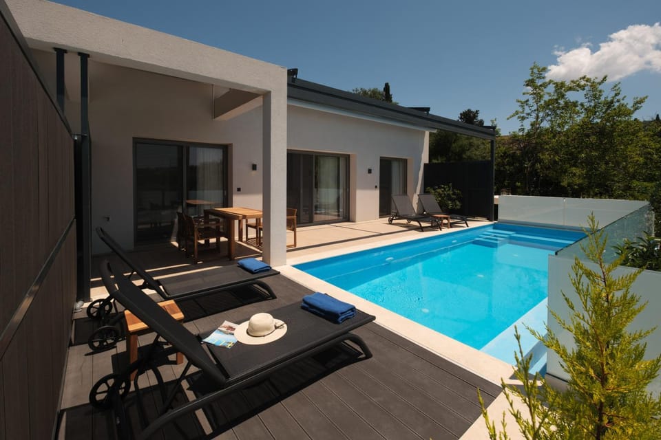 Balcony/Terrace, Swimming pool