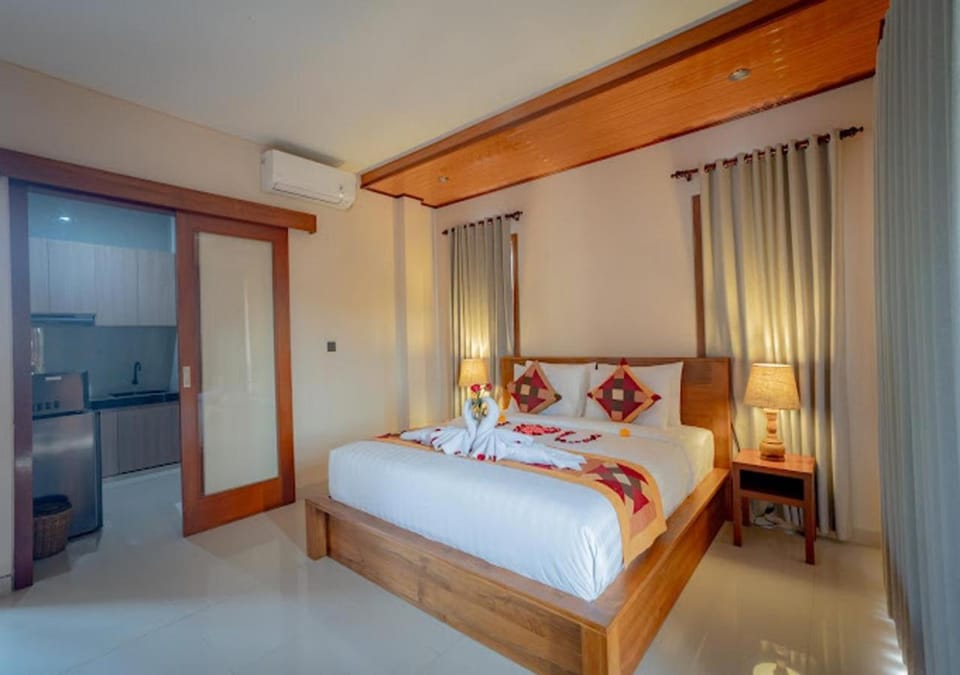 Bed, Photo of the whole room, Bedroom, towels, air conditioner