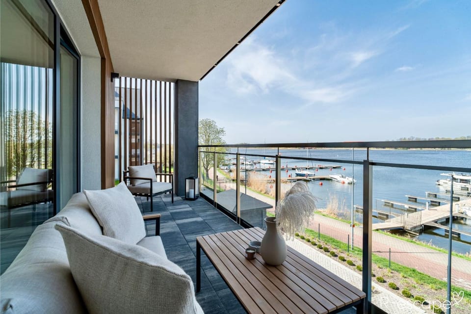 Balcony/Terrace, Lake view