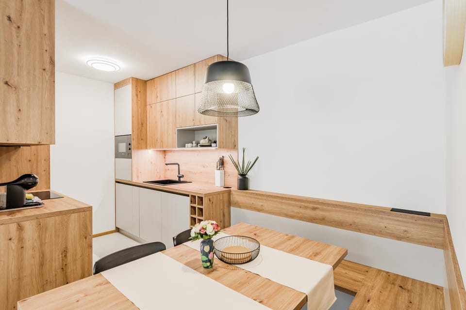 Kitchen or kitchenette, Dining area, stove
