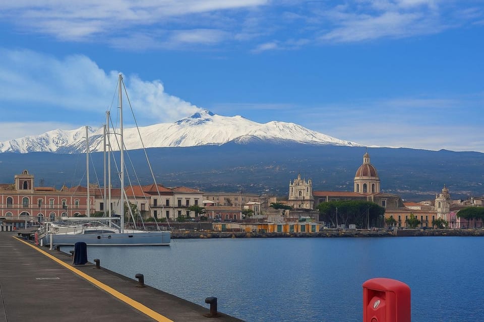 Nearby landmark, Day, Natural landscape, City view, Lake view, Mountain view, River view, Sea view
