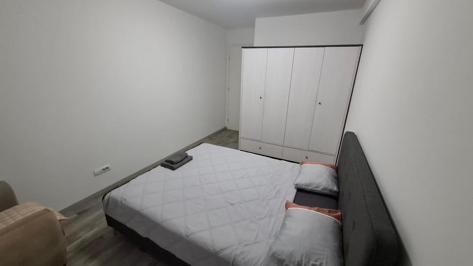 Bedroom, wardrobe