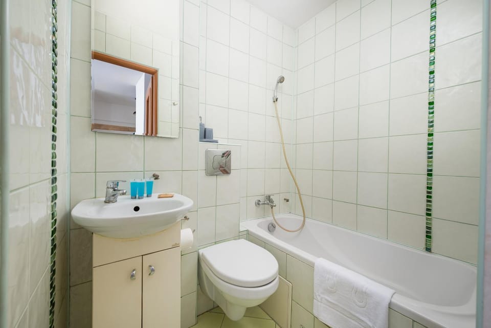 Toilet, Bathroom, Bath, towels