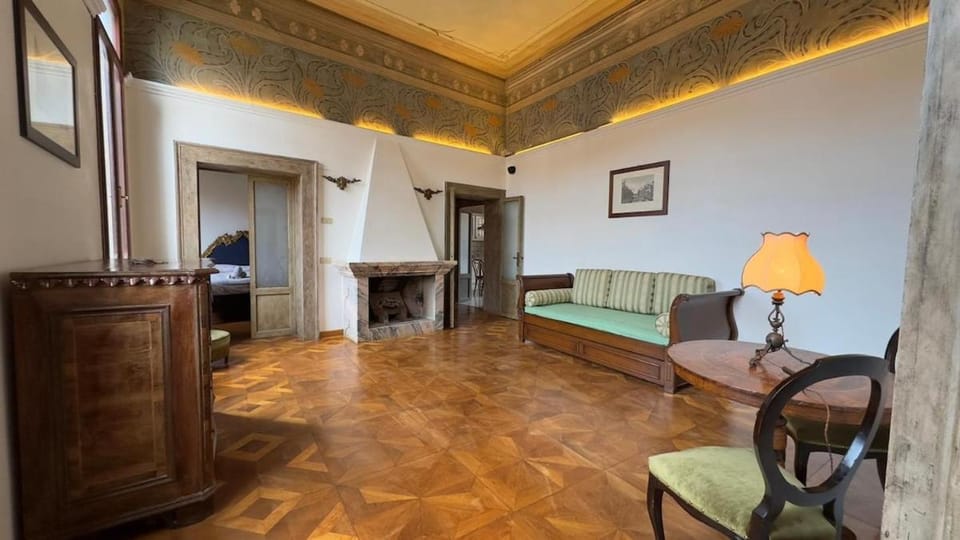 Living room, Seating area