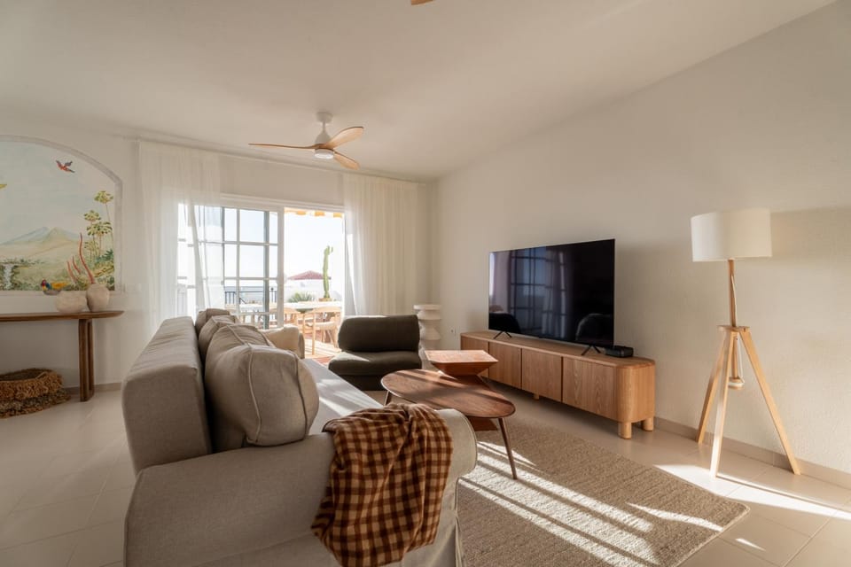 TV and multimedia, View (from property/room), Seating area, Sea view