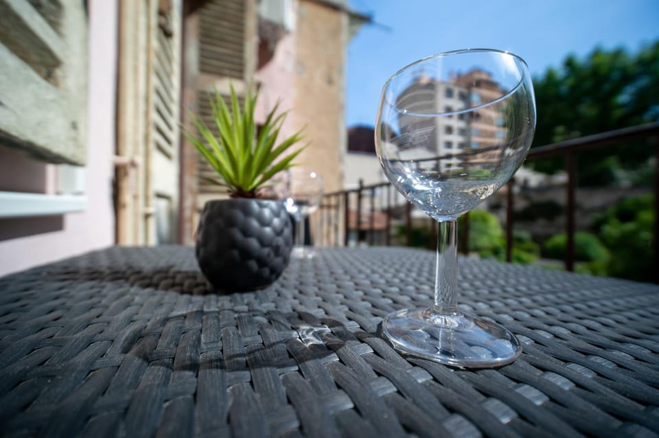Appartement climatisé 2 chambres avec parking à 10min à pieds de la Gare St Charles Apartment in Marseille