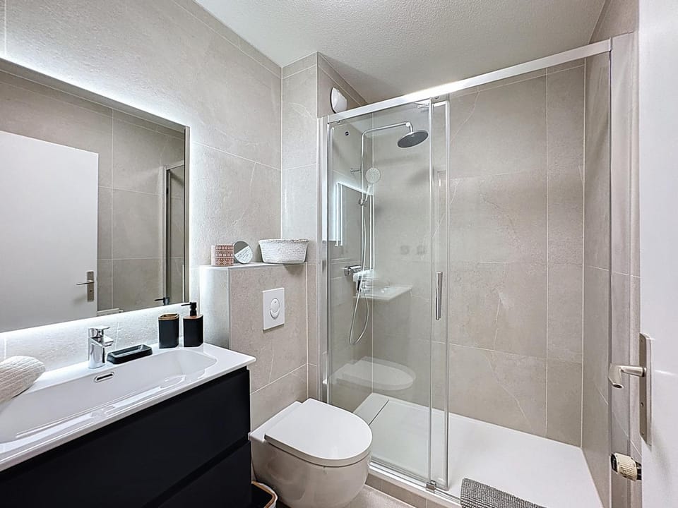 Shower, Toilet, Bathroom