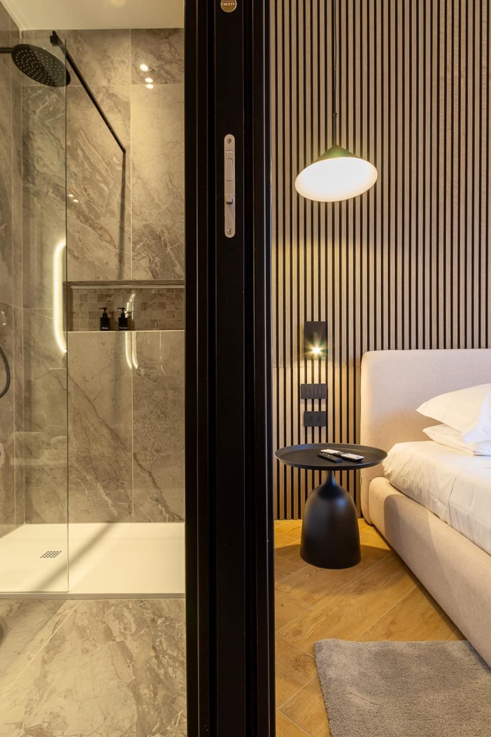 Shower, Bed, Bathroom, Photo of the whole room, Bedroom, towels