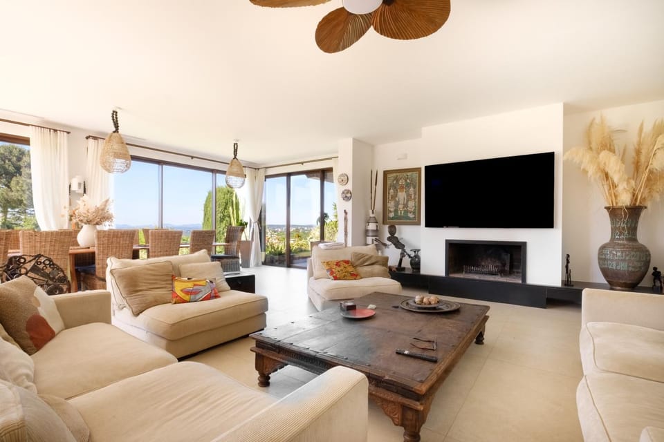 Property building, Living room