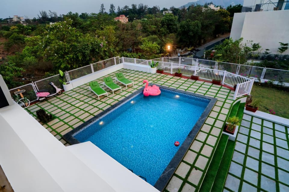 EKOSTAY Luxe - Noah Villa with Peddle Court & Sunset View Villa in Lonavla
