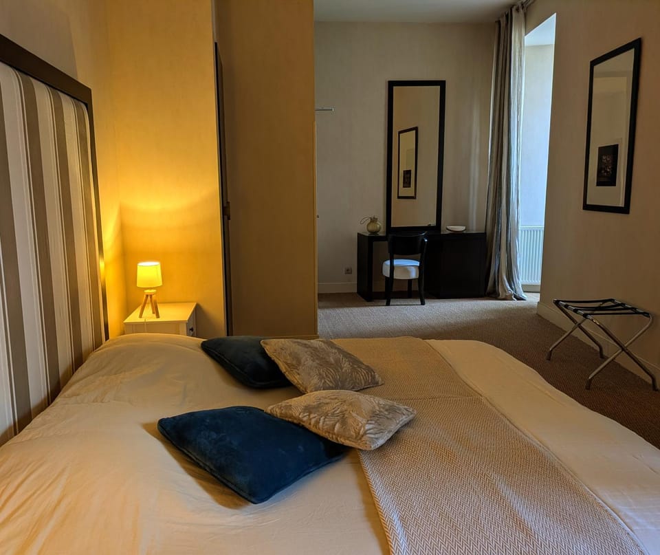 Bed, Photo of the whole room