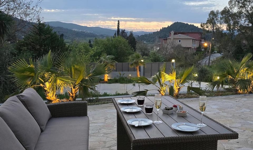 Natural landscape, Balcony/Terrace, Seating area, Mountain view