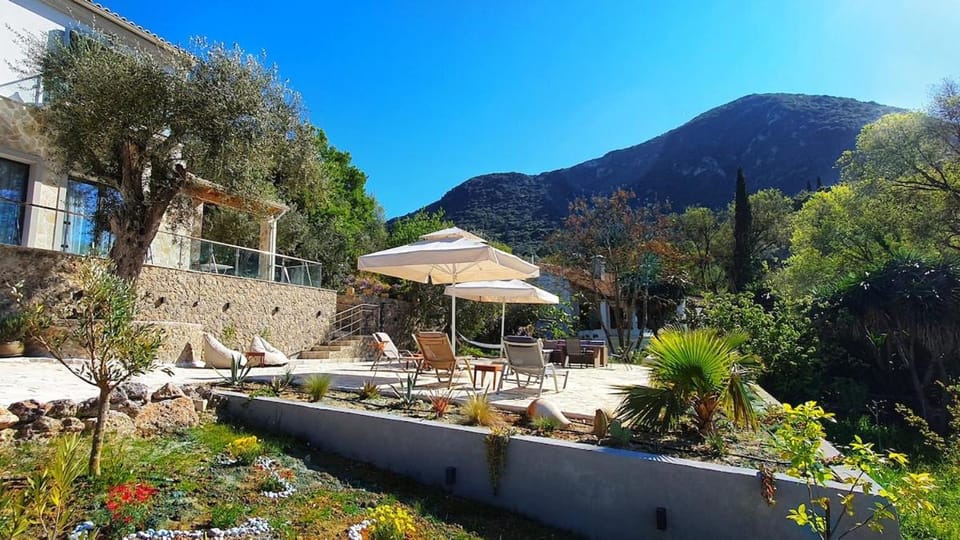 Property building, Patio, Spring, Day, Natural landscape, Garden, Garden, Balcony/Terrace, Garden view, Mountain view, sunbed