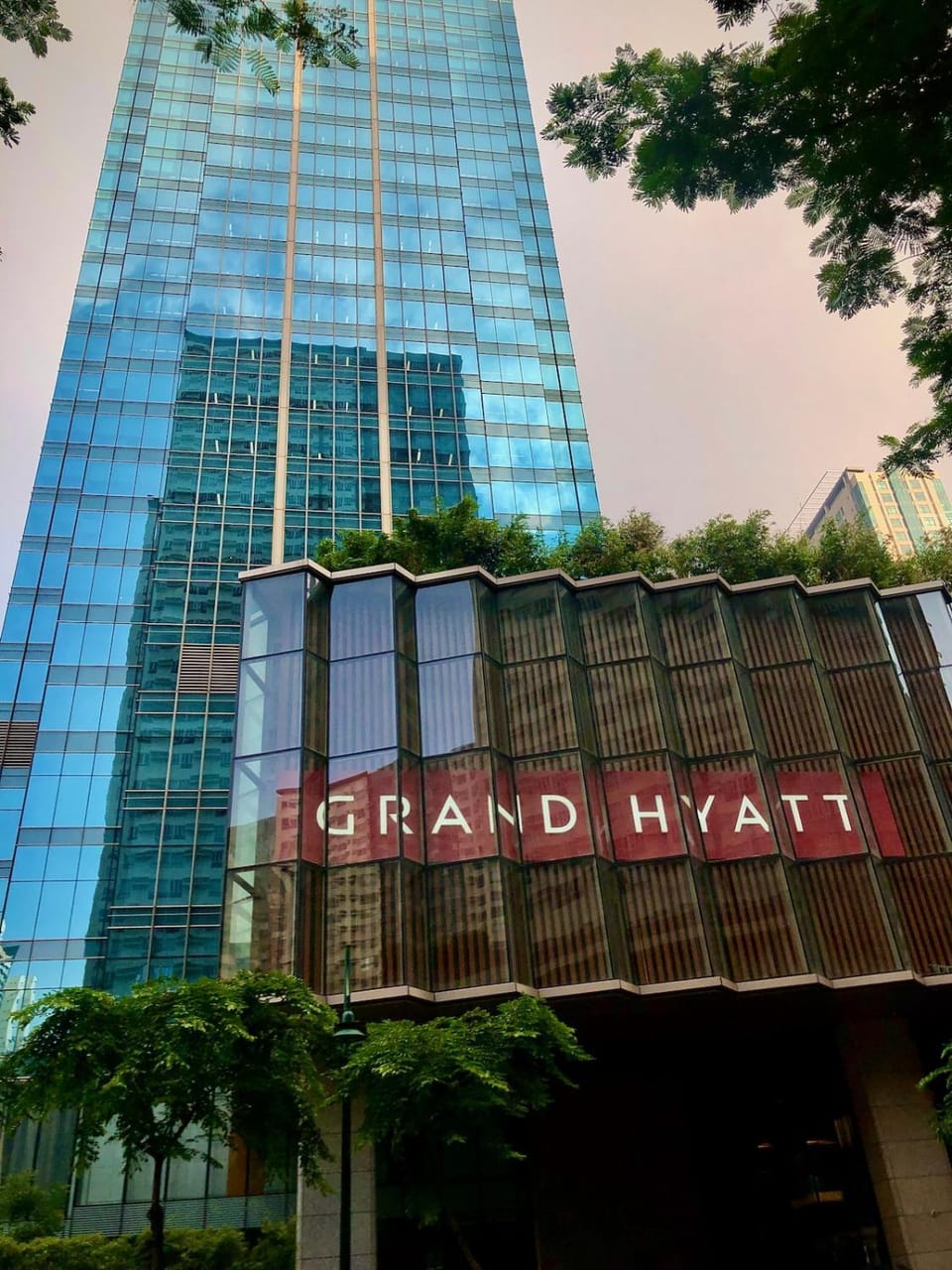 Modern Minimalist Uptown Parksuites 1BR Apartment in Makati