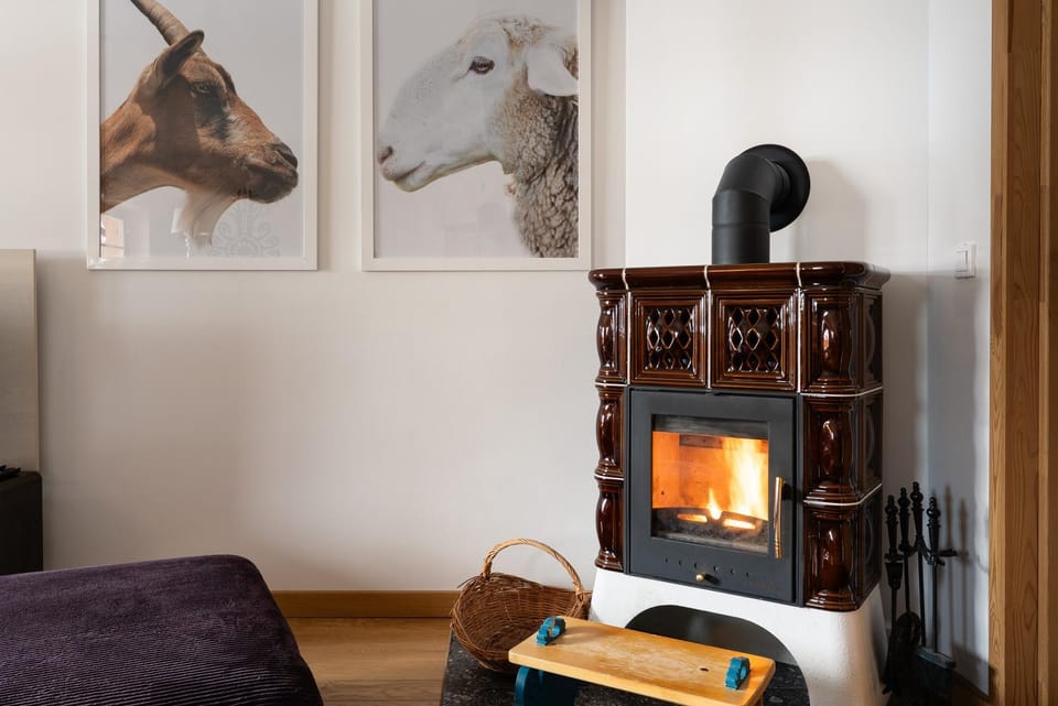 Living room, Seating area, fireplace