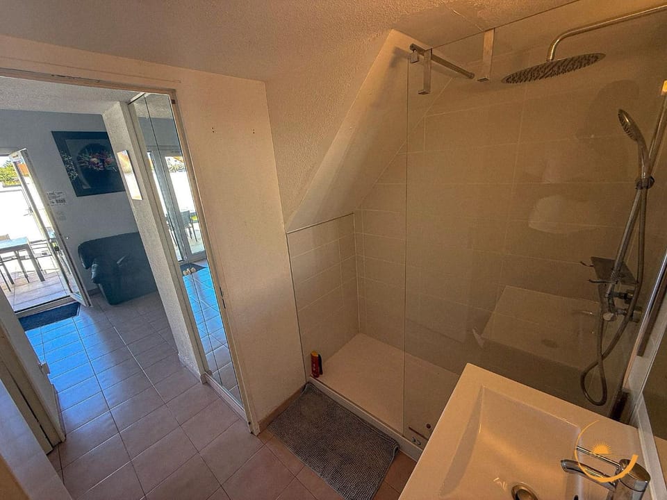 Shower, Bathroom, Bath, towels