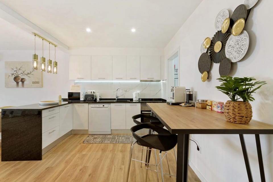 Property building, Kitchen or kitchenette, Living room