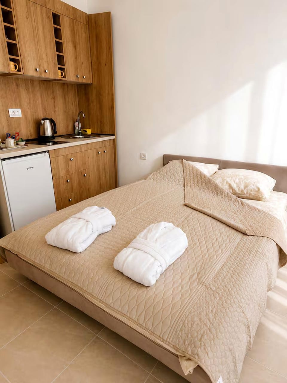 Bed, Bedroom, towels
