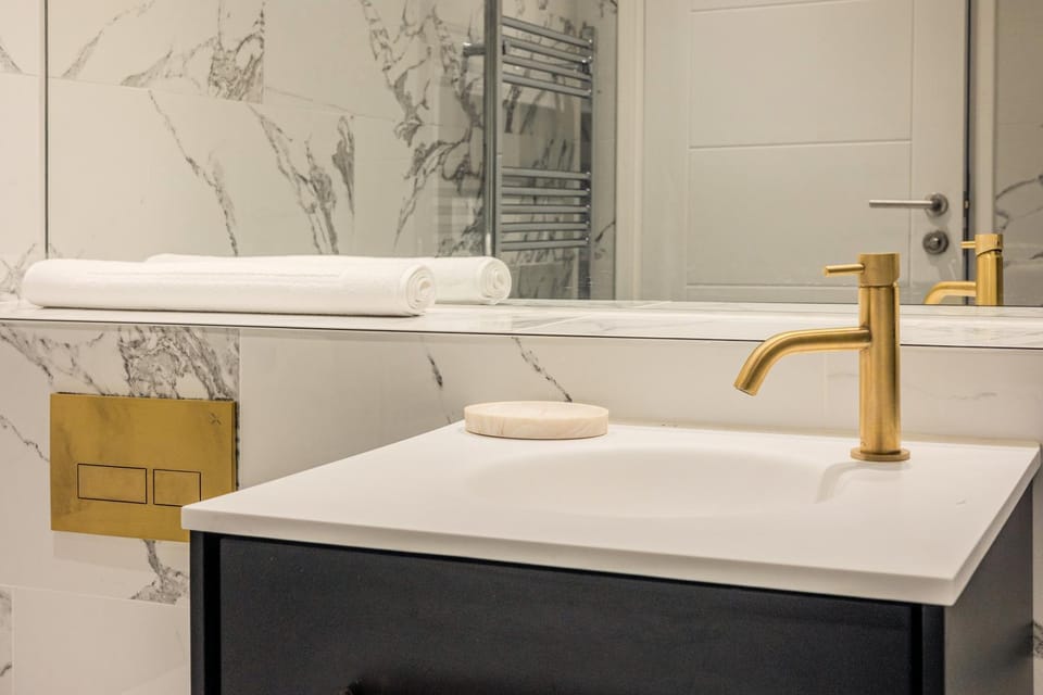 Bathroom, towels