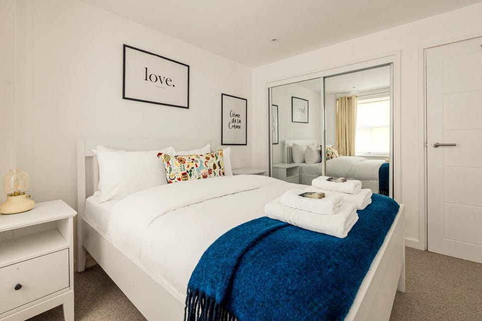 Bed, Bedroom, towels, wardrobe