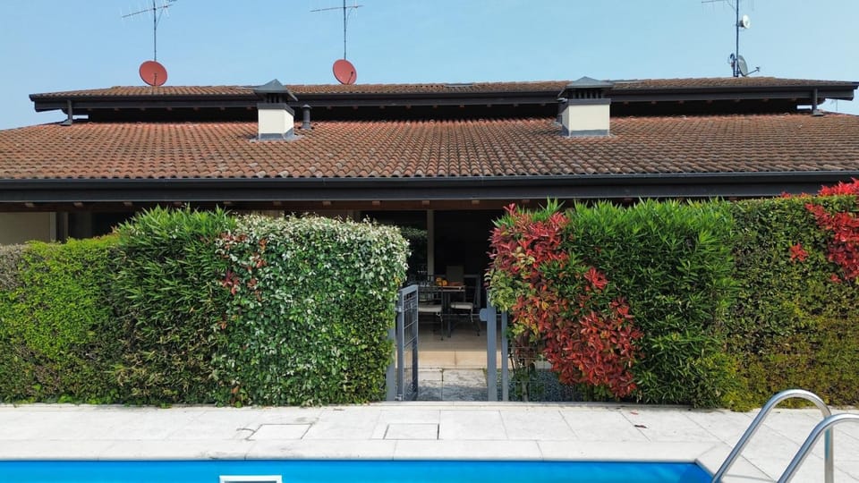 Property building, Facade/entrance, Off site