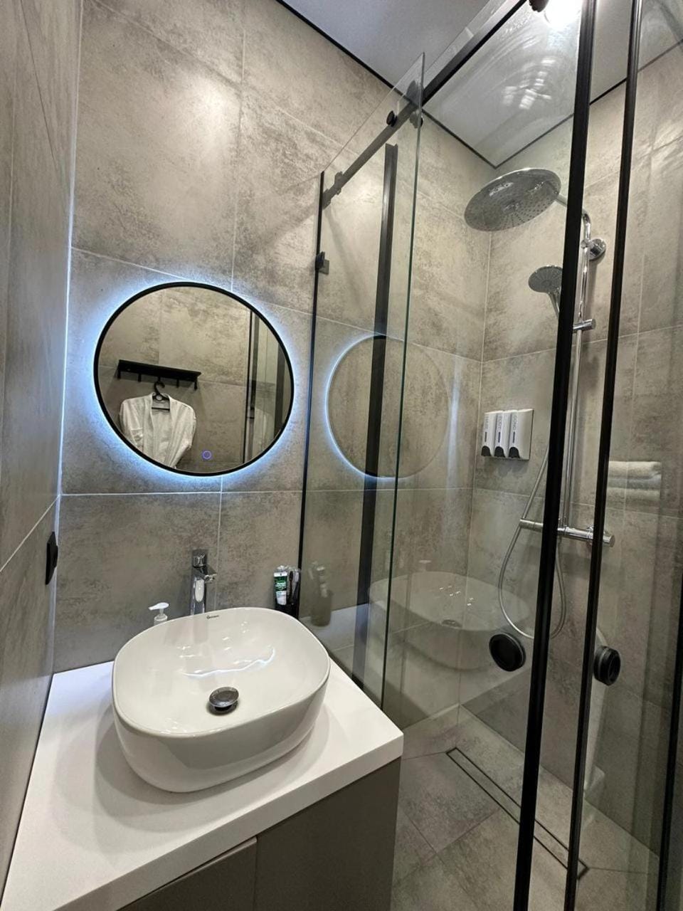 Shower, Bathroom, towels