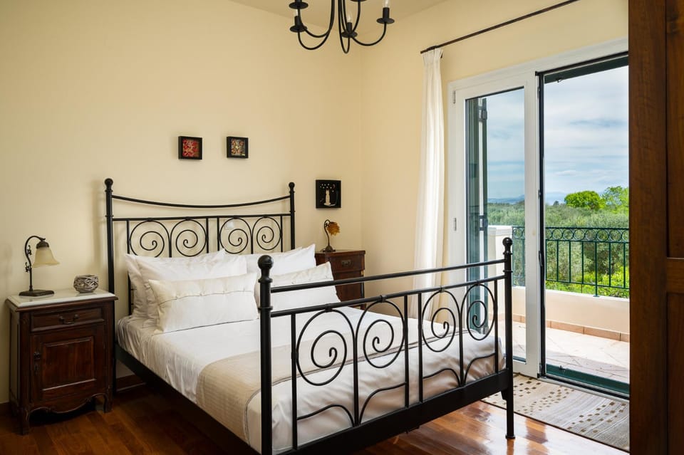 Bed, Balcony/Terrace, Bedroom