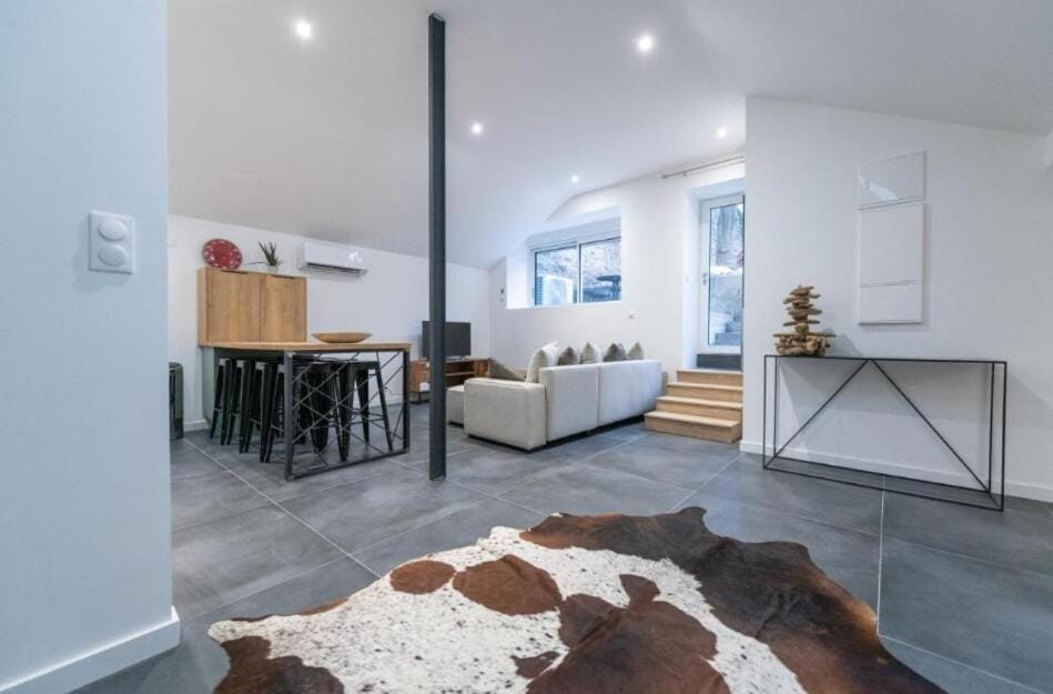 2 Rooms 2 SDB 4 personnes avec terrasse et parking privatif Apartment in Saint-Étienne