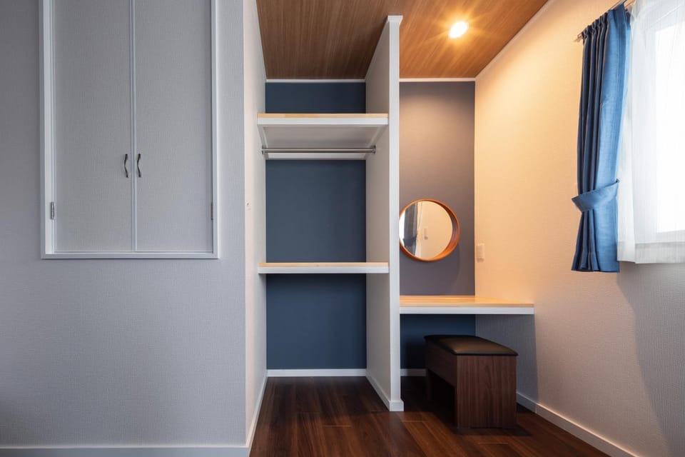 View (from property/room), Decorative detail, furniture, wardrobe
