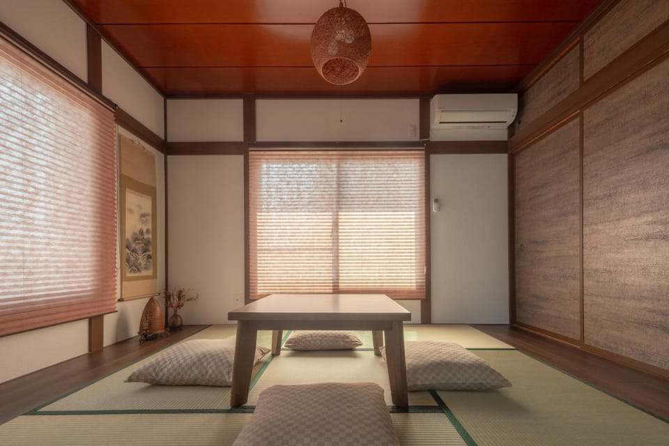 Property building, Photo of the whole room, Seating area, air conditioner