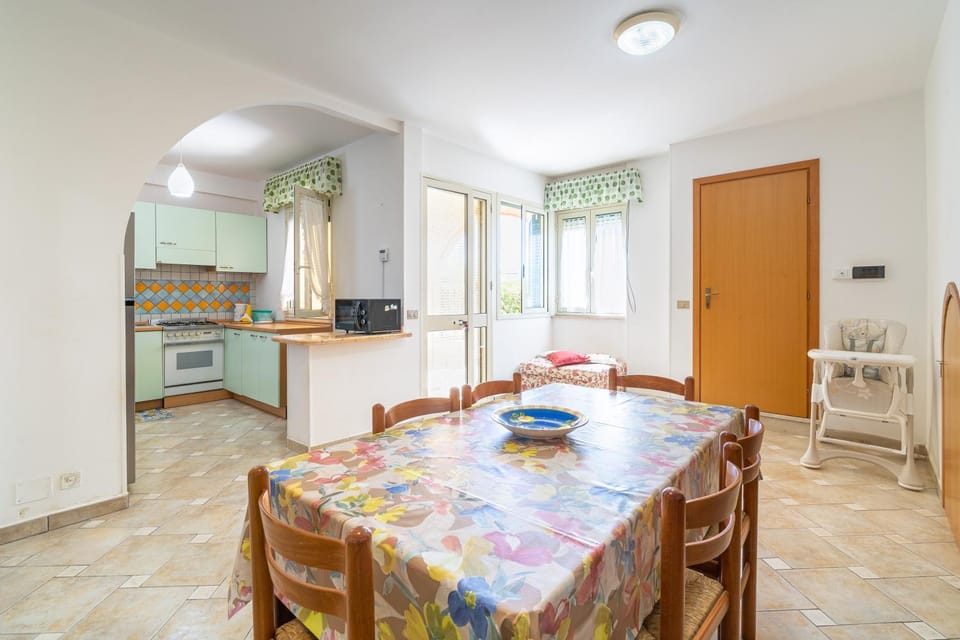 Property building, Kitchen or kitchenette, Living room