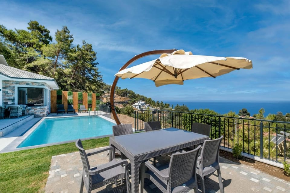 Property building, Patio, Dining area