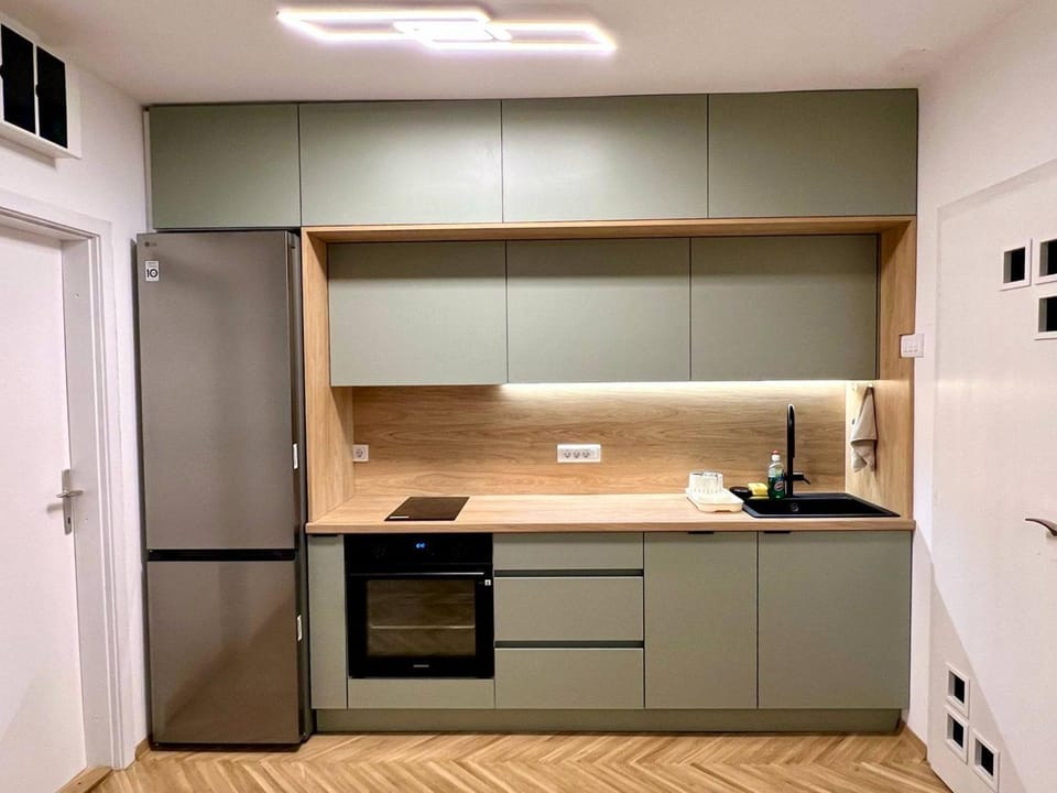 Kitchen or kitchenette, oven, stove