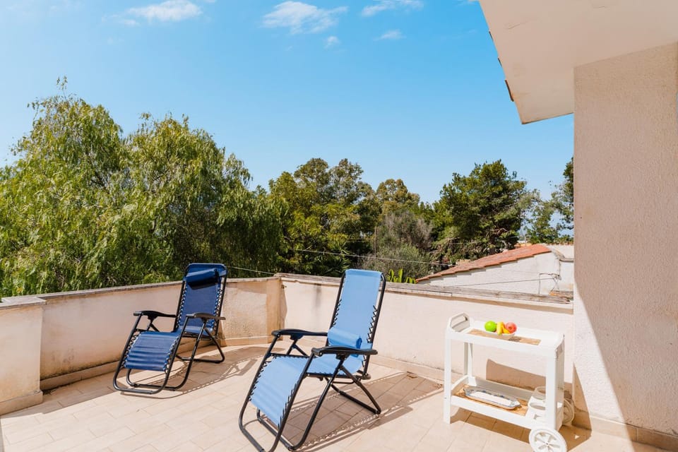 Patio, sunbed