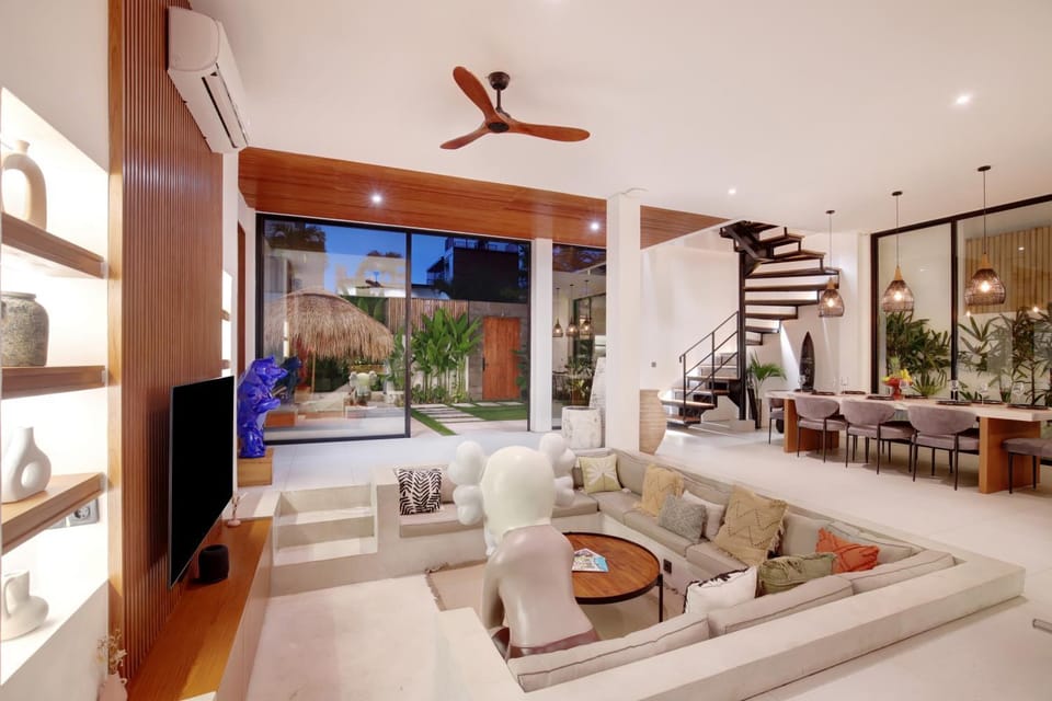 Living room, Dining area