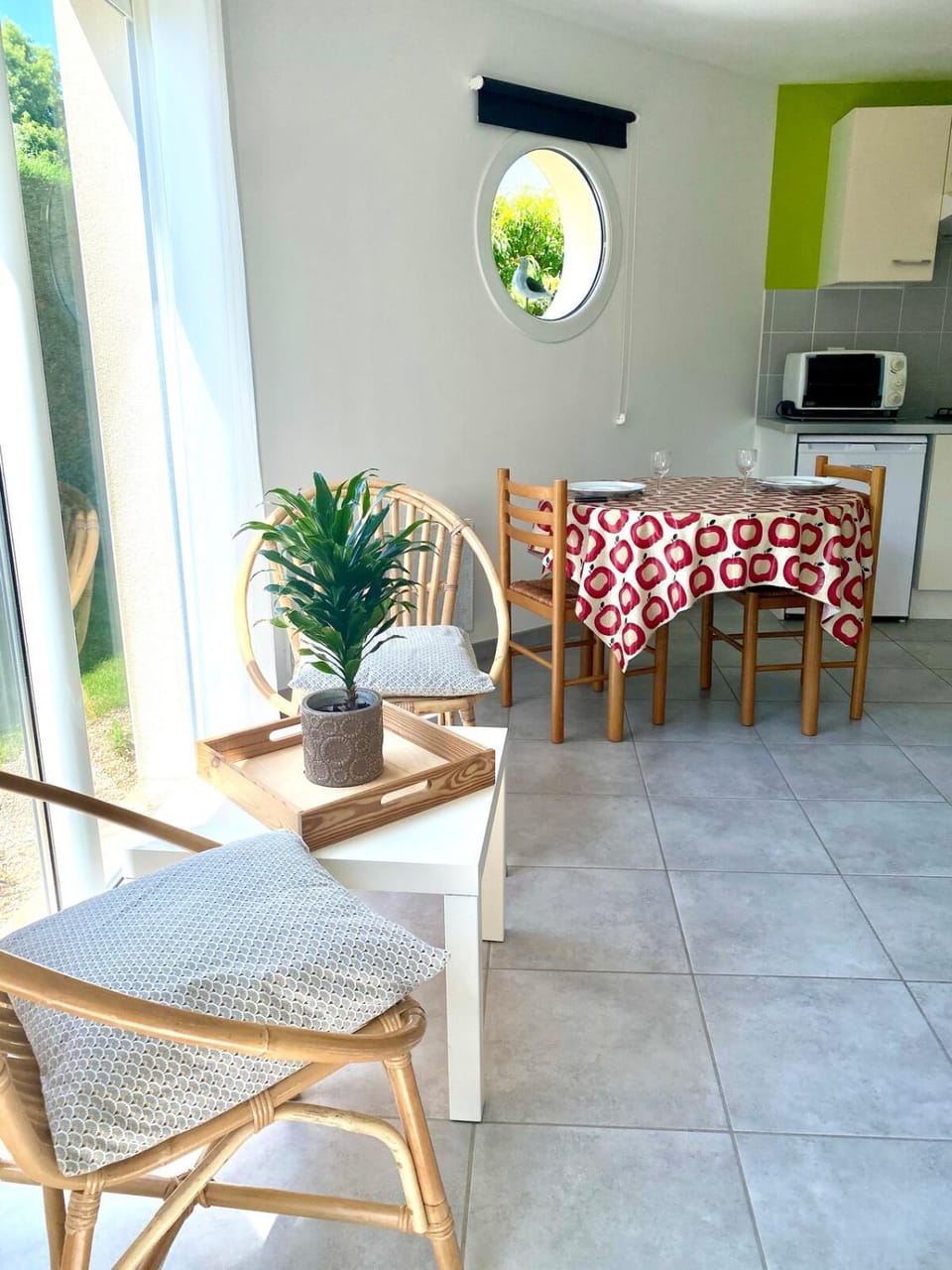 Seating area, Dining area